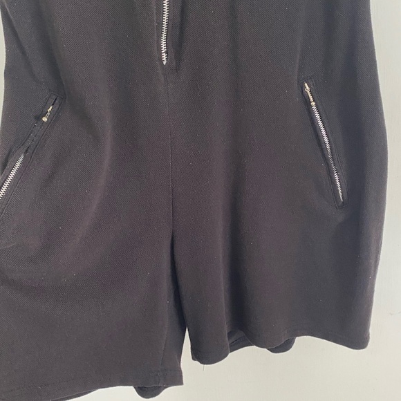 Styleworks Sleeveless Black romper with Front Zip - Picture 2 of 4